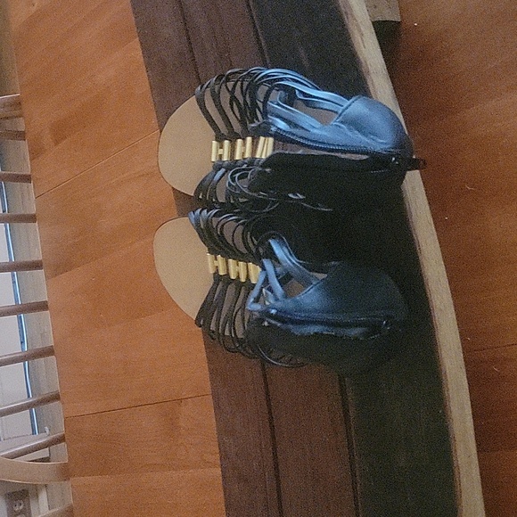 Size 10 gladiator style sandals. - Picture 2 of 4